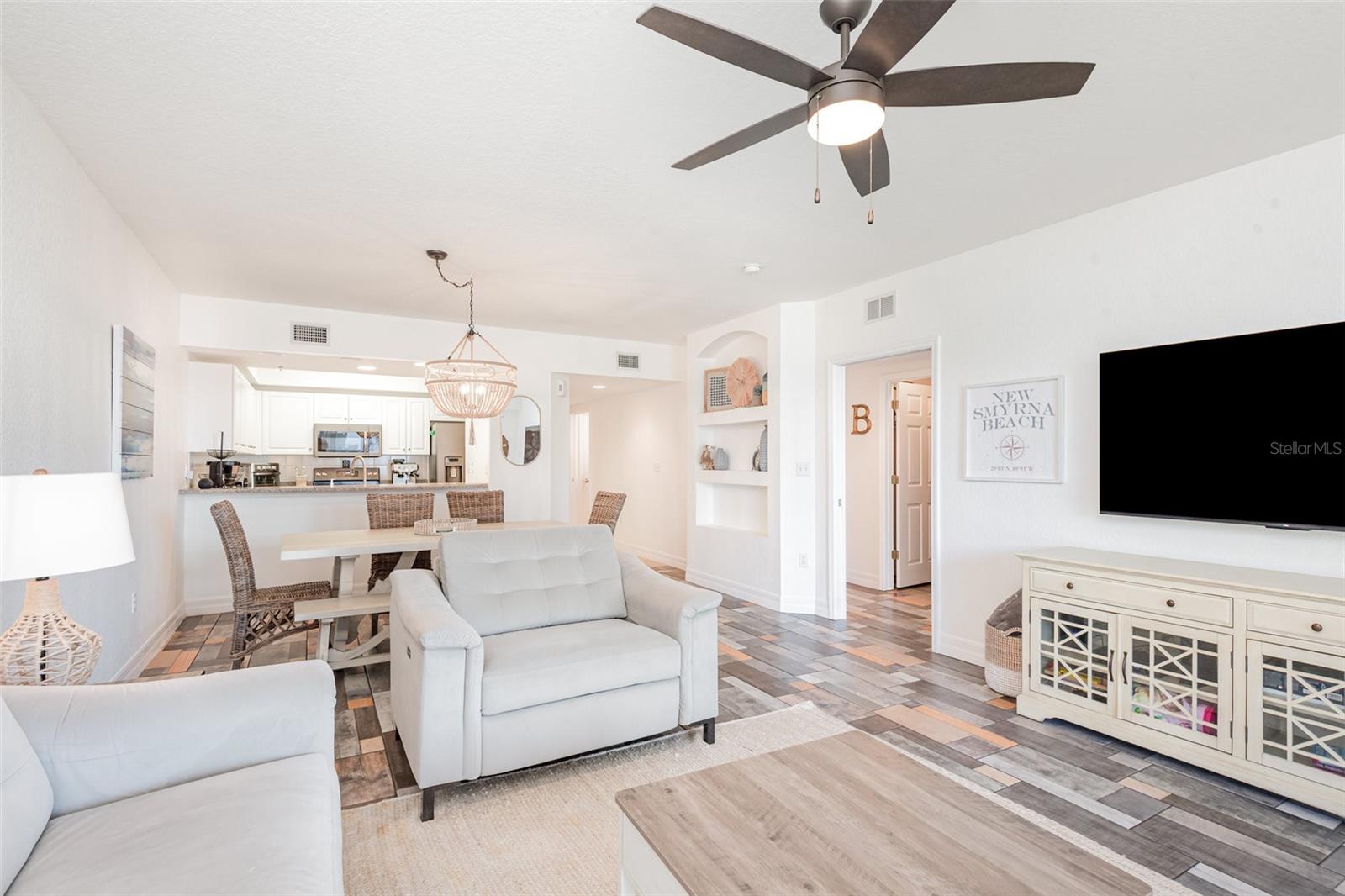 Image 5 of 31 For 5300 Atlantic Avenue 14-205