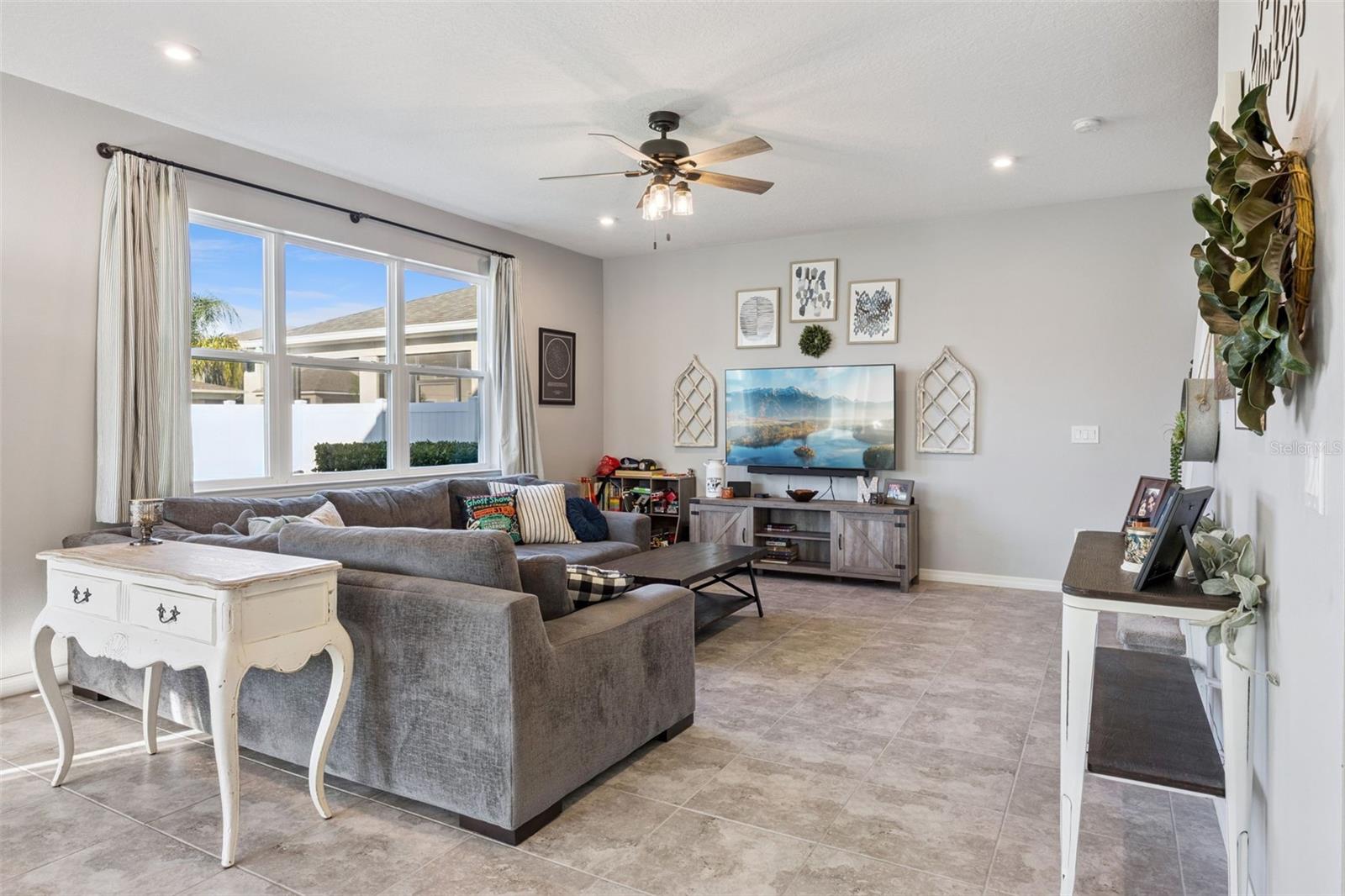 Image 17 of 71 For 2264 Farnham Drive