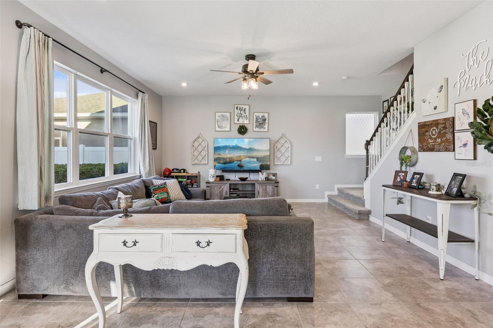 Image 18 of 71 For 2264 Farnham Drive