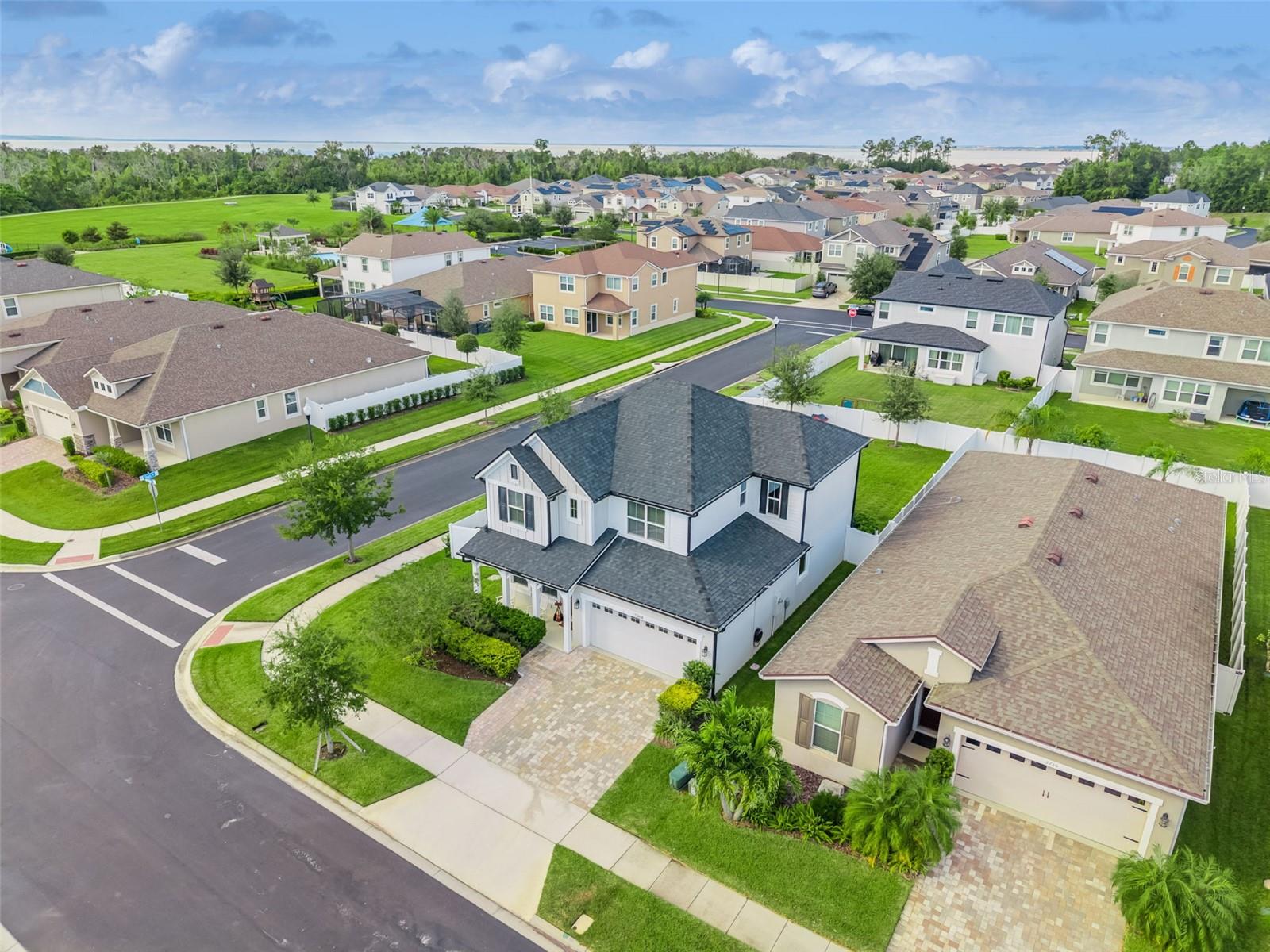 Image 42 of 71 For 2264 Farnham Drive