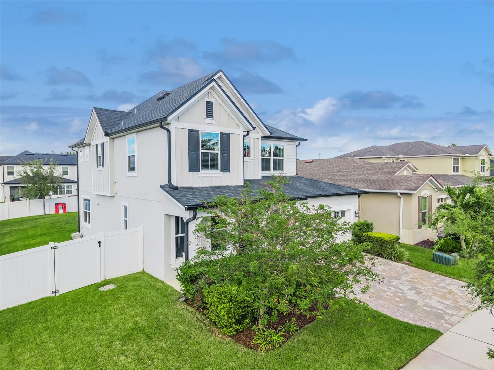 Image 5 of 71 For 2264 Farnham Drive