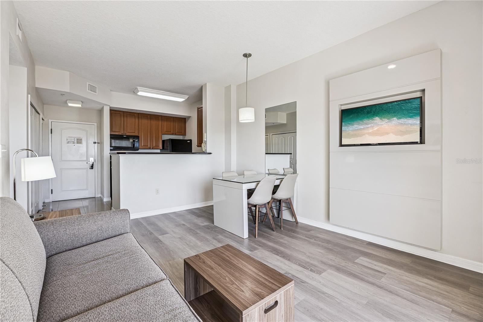 Image 7 of 20 For 7383 Universal Blvd  1109