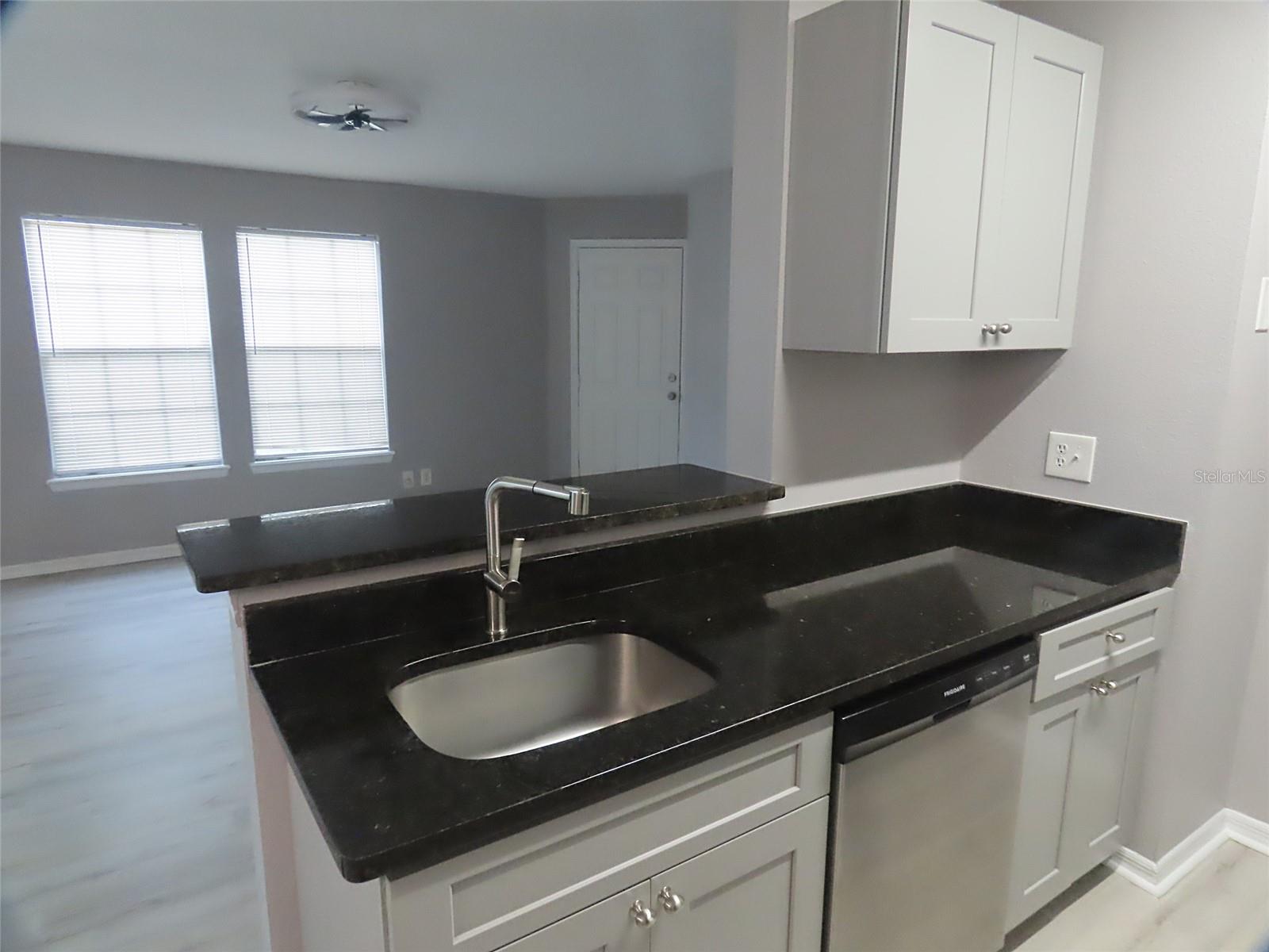 Image 4 of 14 For 5986 Westgate Drive 103