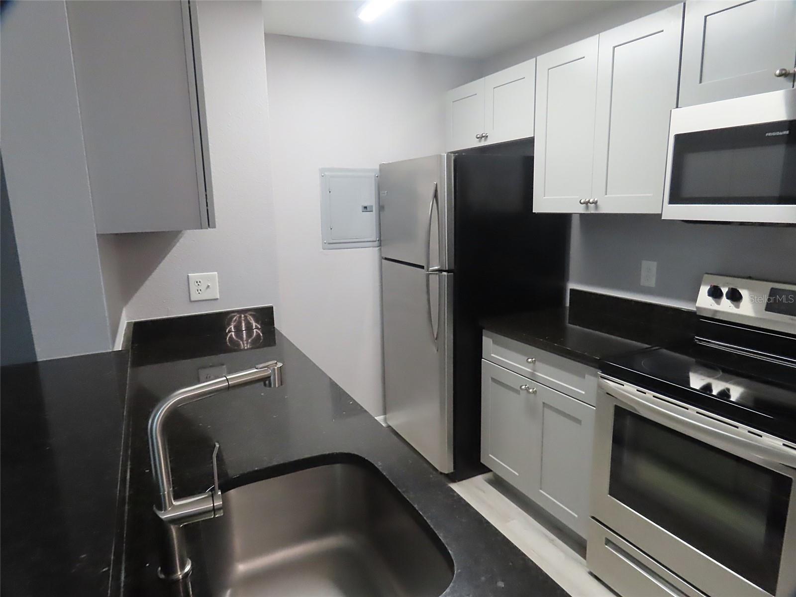 Image 5 of 14 For 5986 Westgate Drive 103