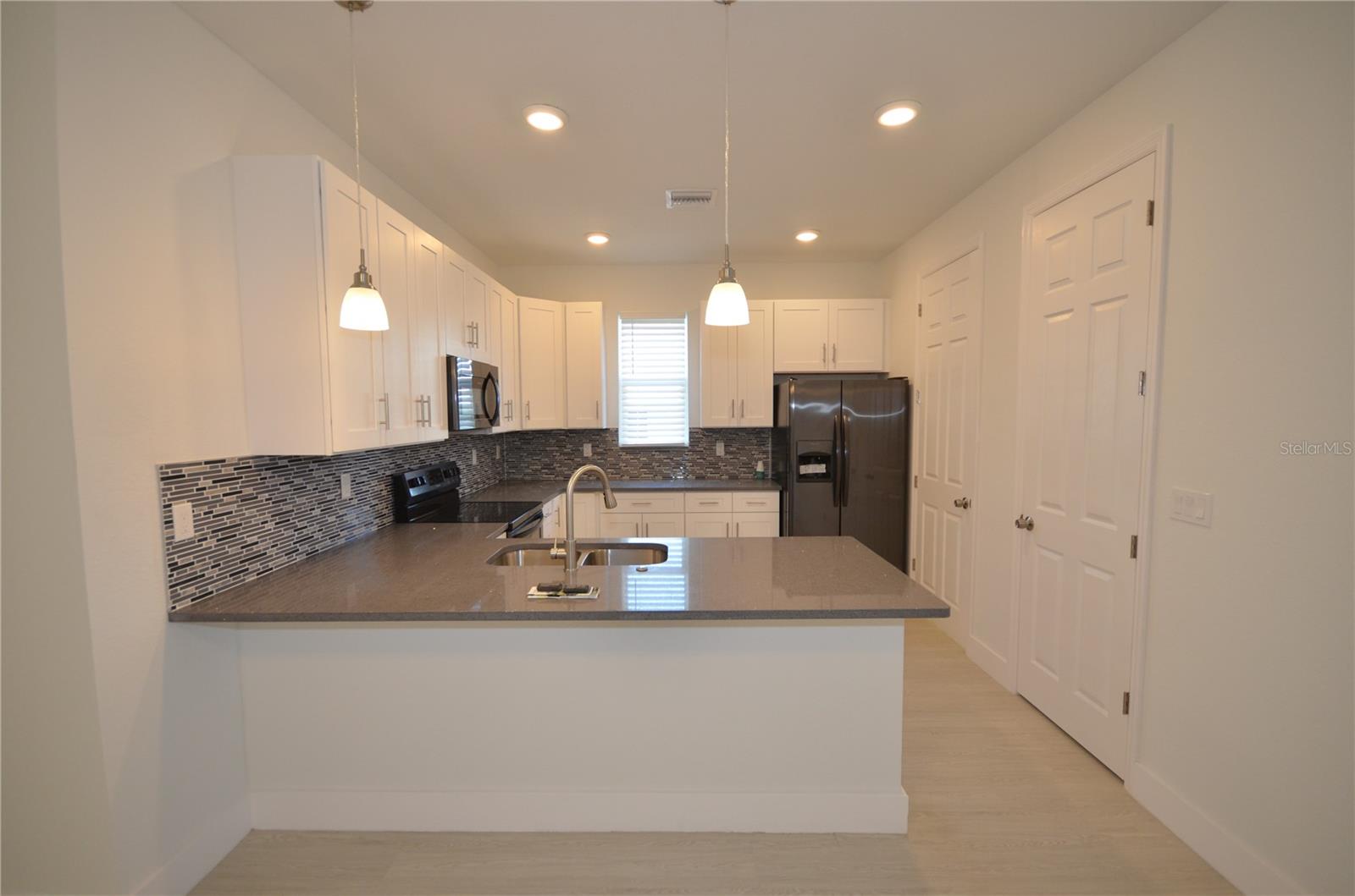 Image 5 of 50 For 8581 Agate Street