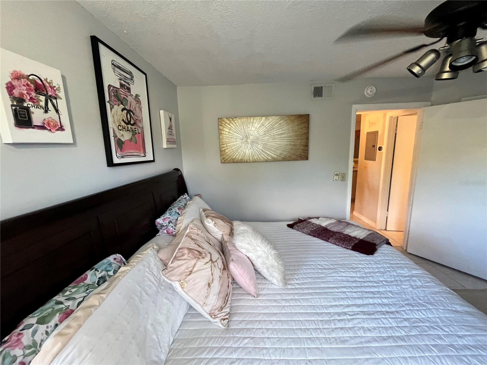 Image 11 of 22 For 400 Lake Placid Court 204