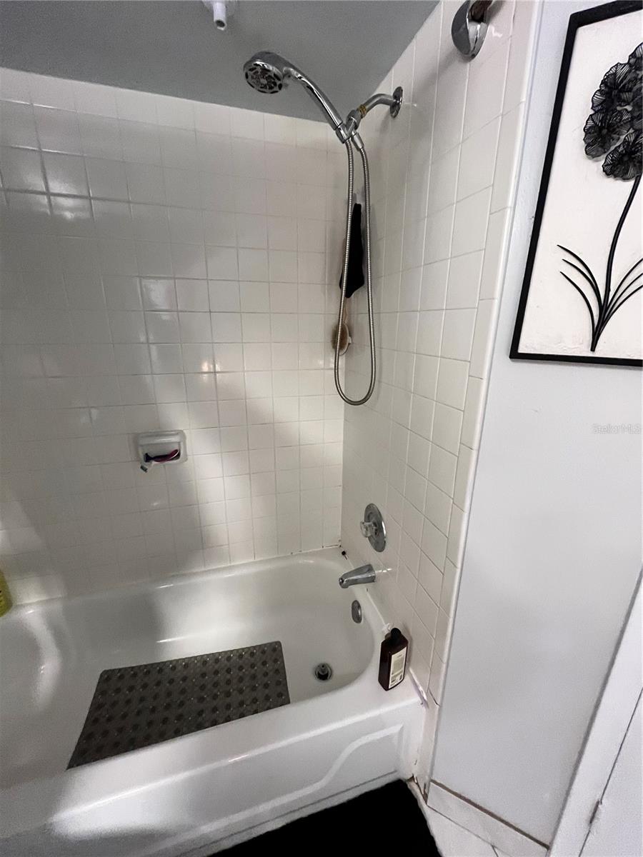 Image 14 of 22 For 400 Lake Placid Court 204