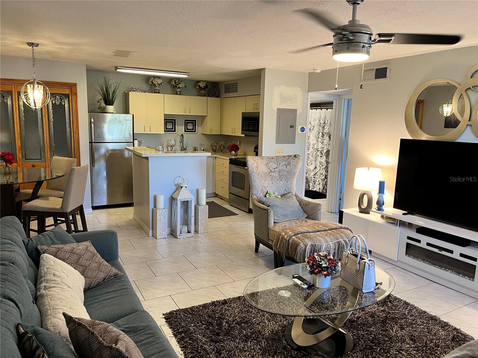 Image 6 of 22 For 400 Lake Placid Court 204