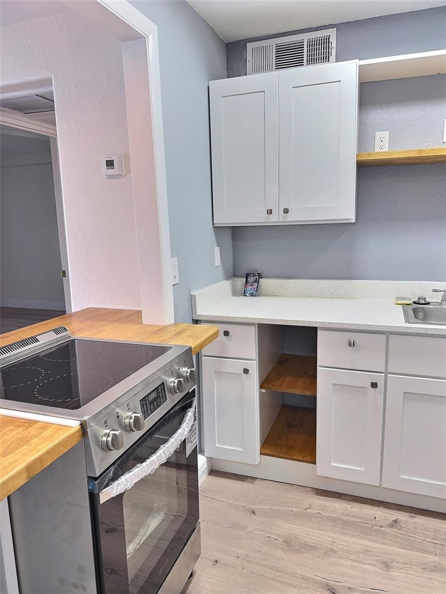 Image 7 of 25 For 620 Orange Drive 225