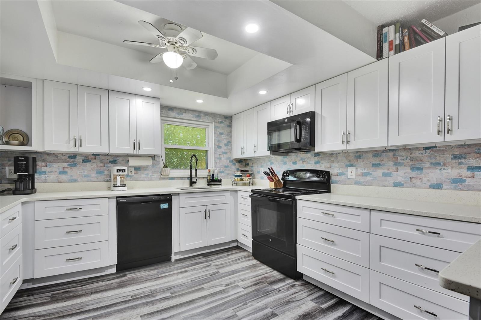 Image 11 of 42 For 118 Moonstone Court