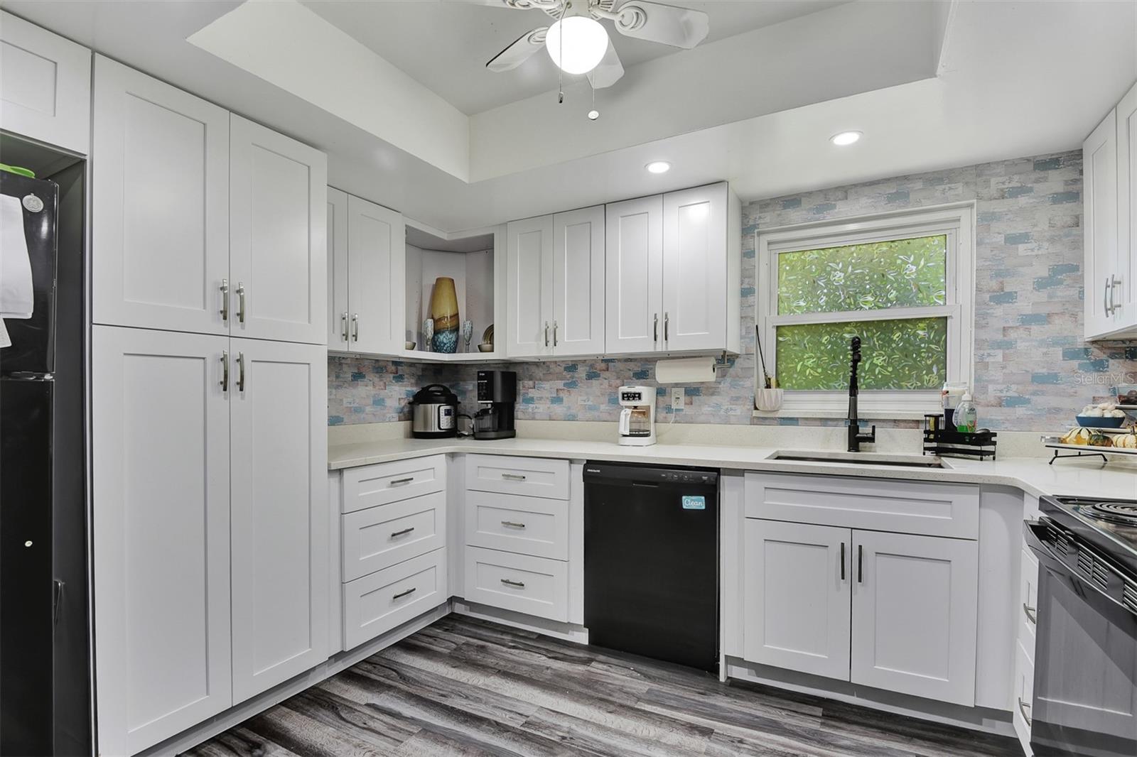 Image 14 of 42 For 118 Moonstone Court