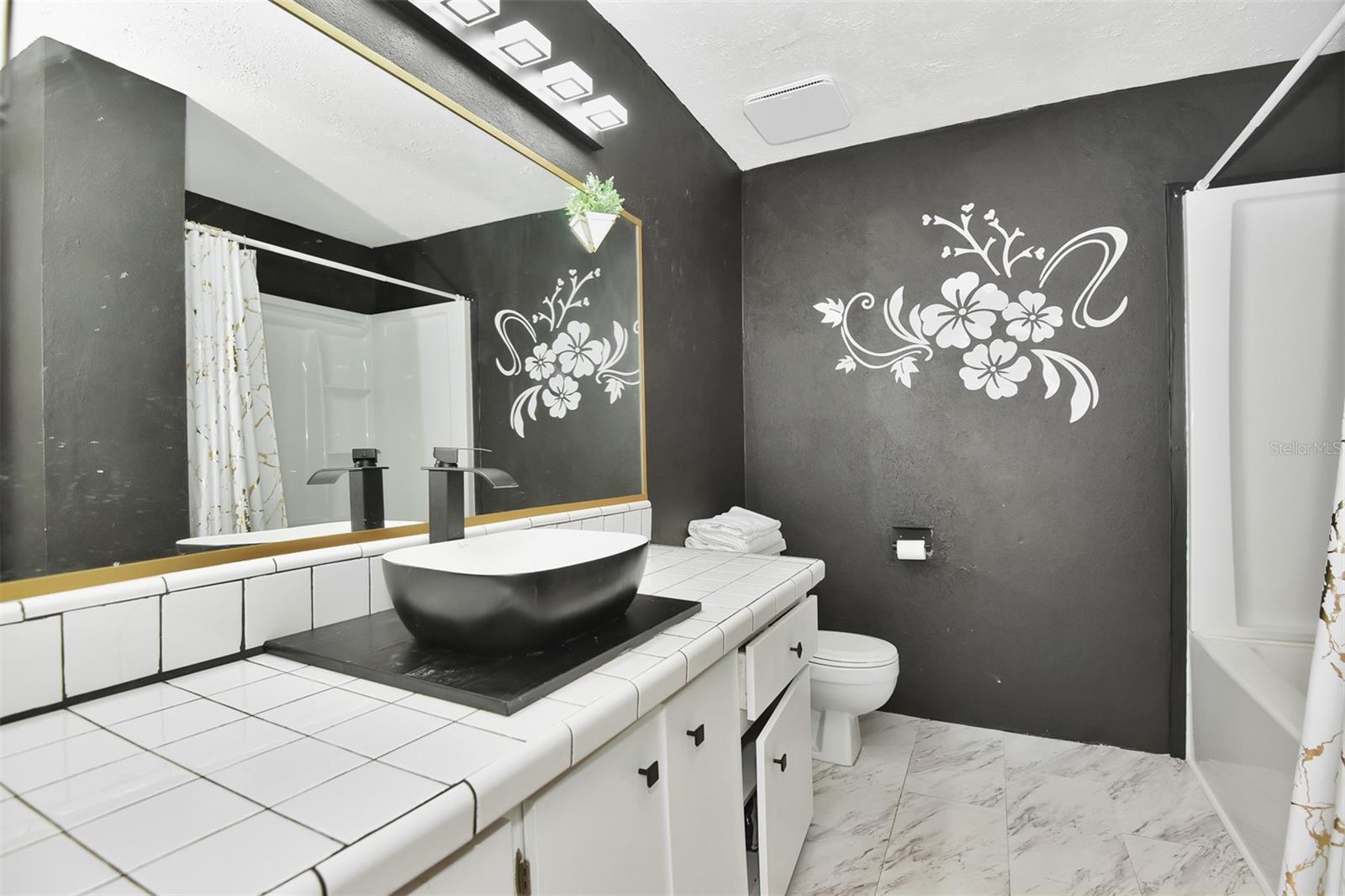 Image 21 of 42 For 118 Moonstone Court