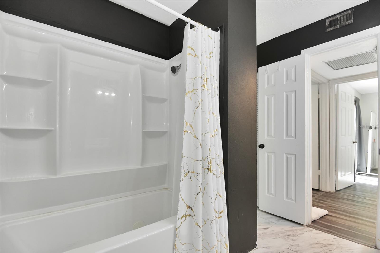 Image 23 of 42 For 118 Moonstone Court