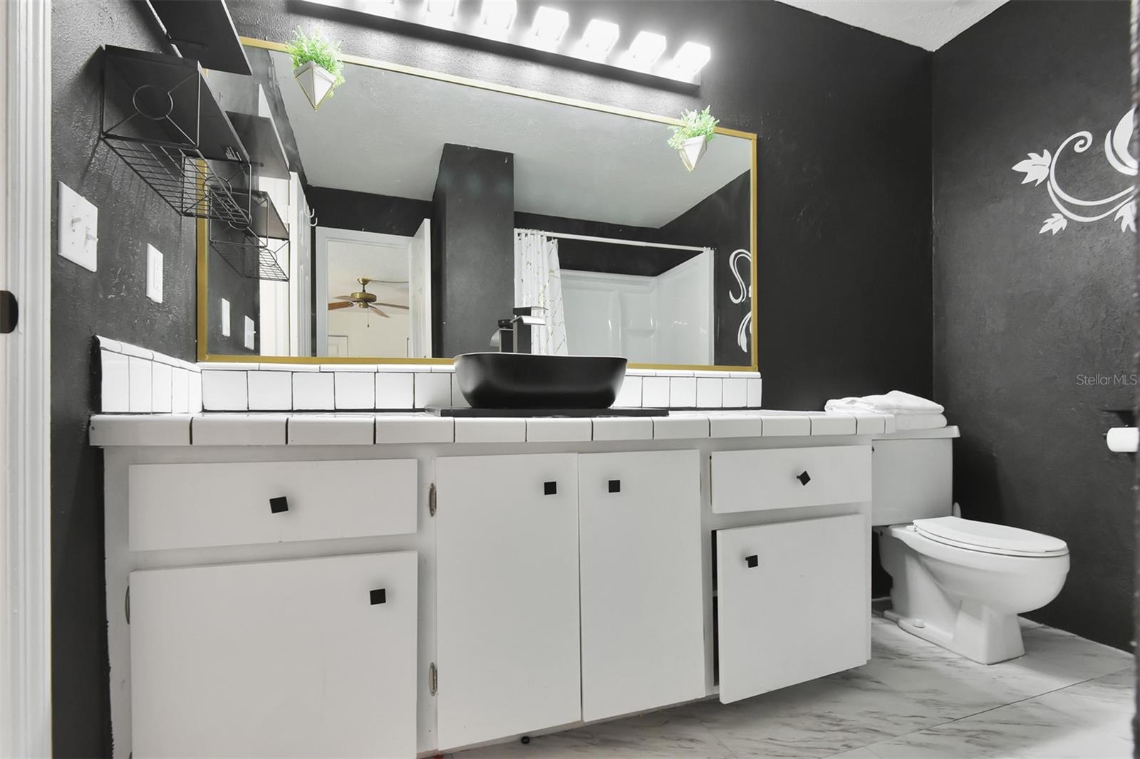 Image 24 of 42 For 118 Moonstone Court