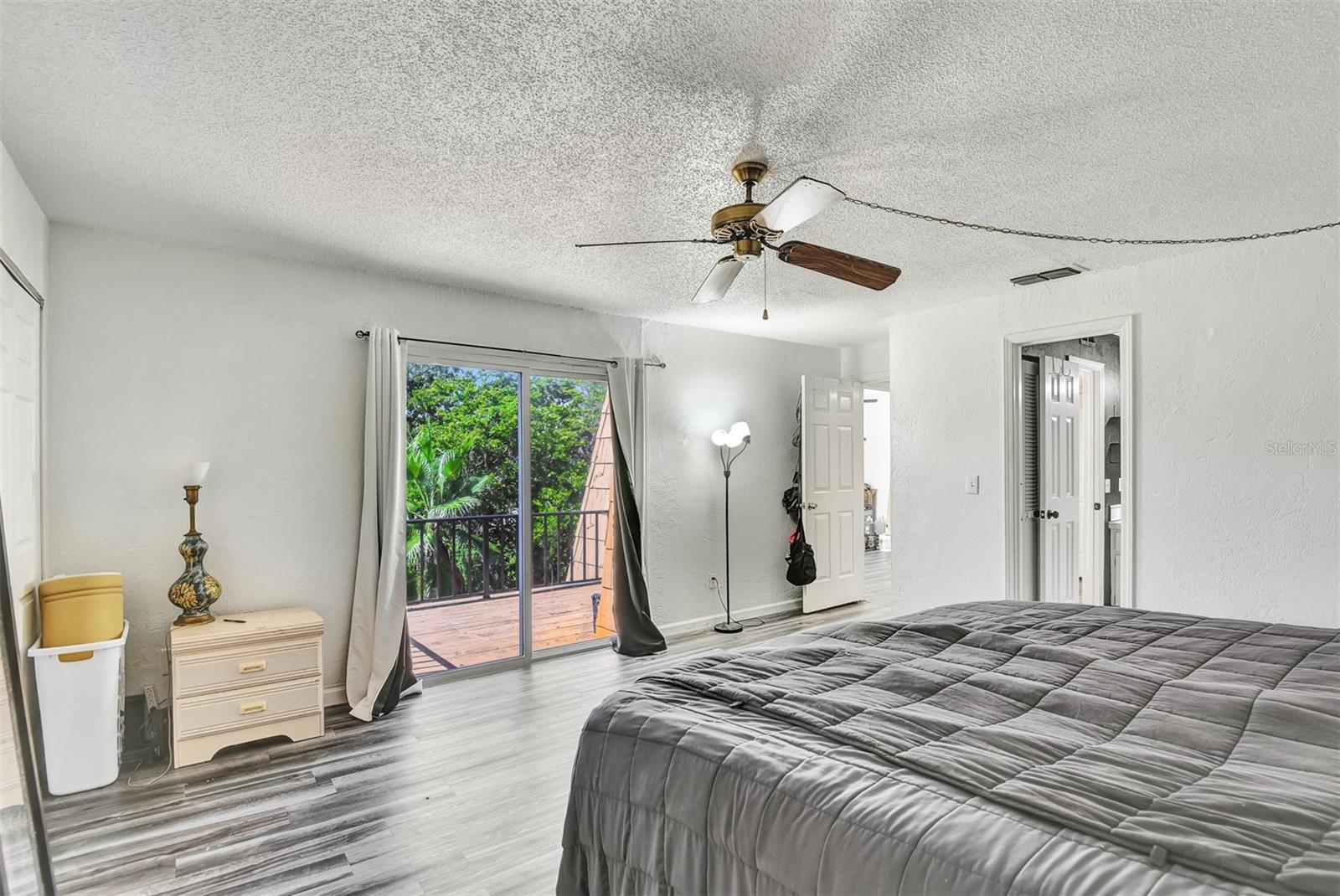 Image 27 of 42 For 118 Moonstone Court