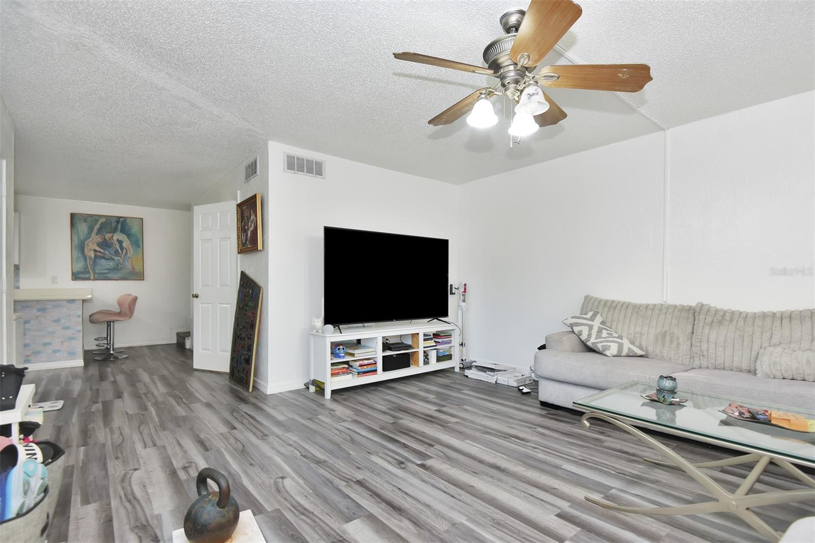 Image 6 of 42 For 118 Moonstone Court