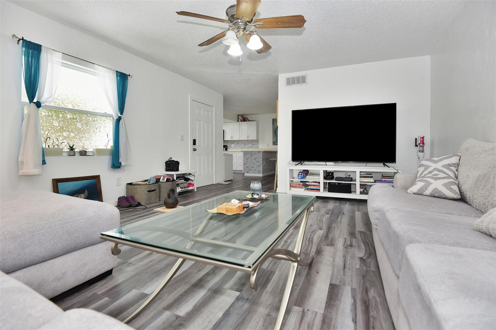 Image 7 of 42 For 118 Moonstone Court