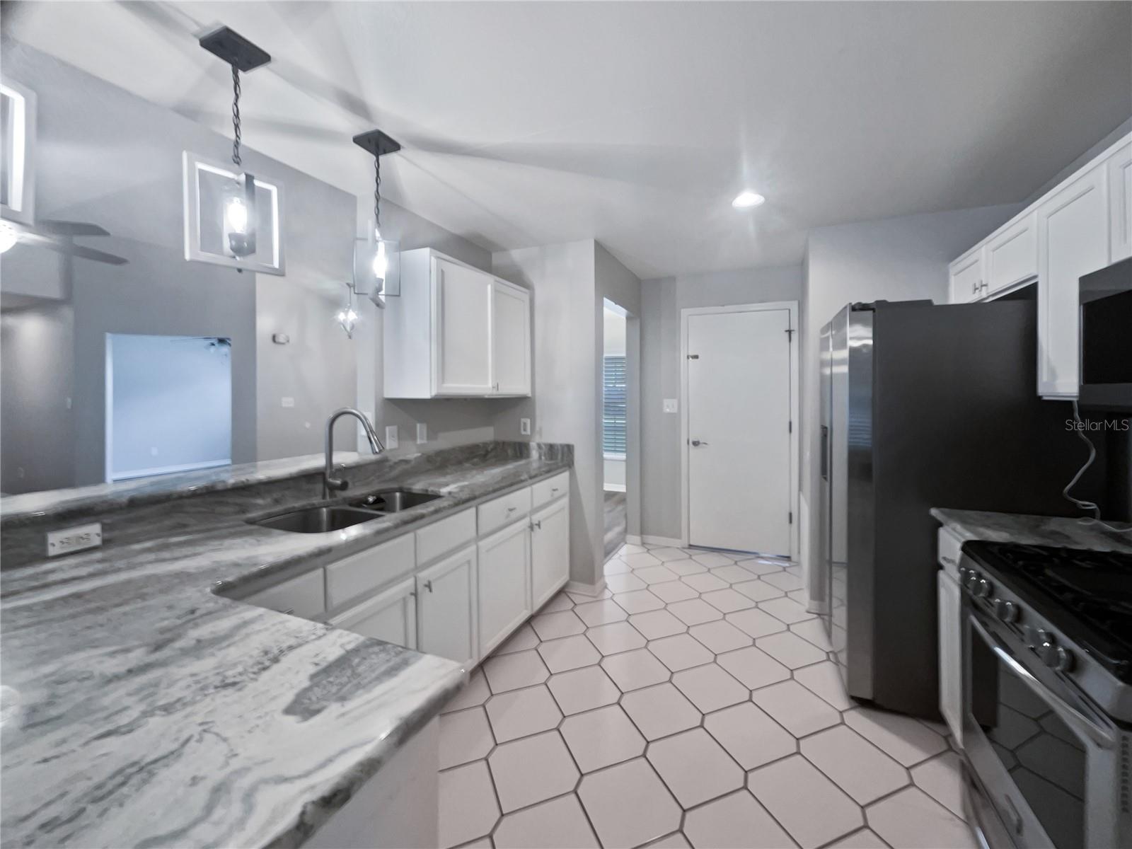 Image 12 of 25 For 15912 Lake Orienta Court