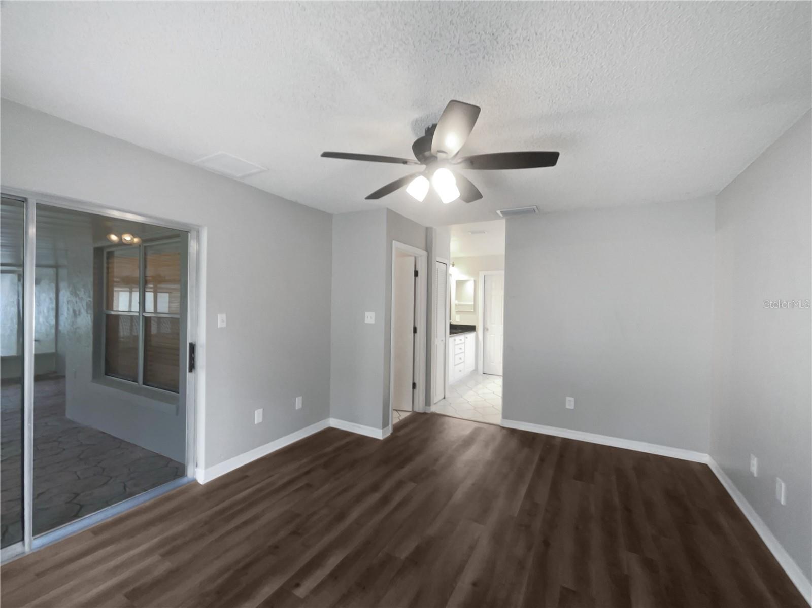 Image 14 of 25 For 15912 Lake Orienta Court