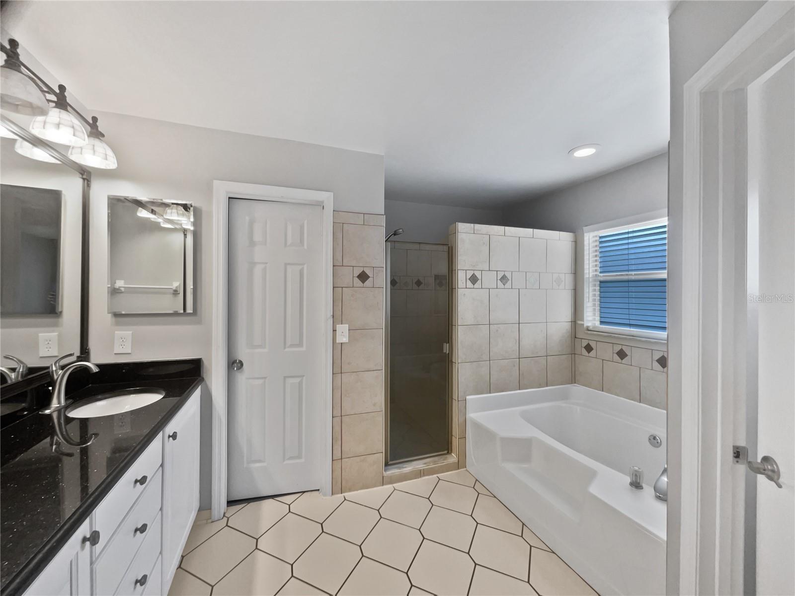 Image 15 of 25 For 15912 Lake Orienta Court