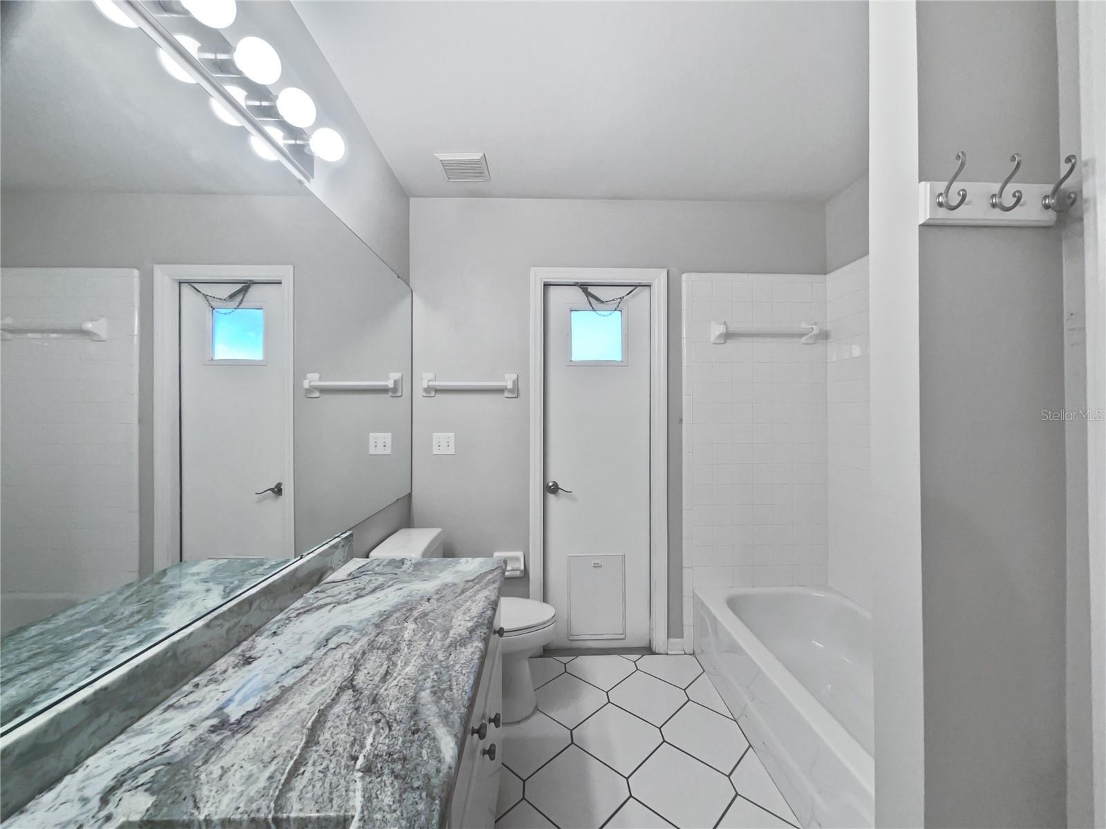 Image 18 of 25 For 15912 Lake Orienta Court