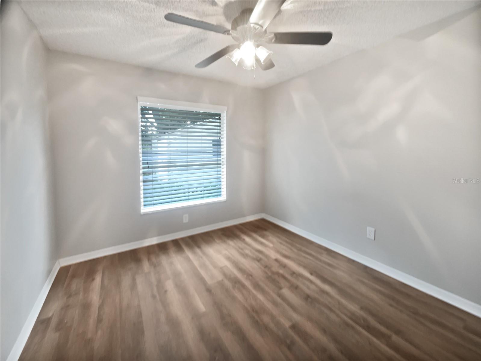 Image 19 of 25 For 15912 Lake Orienta Court