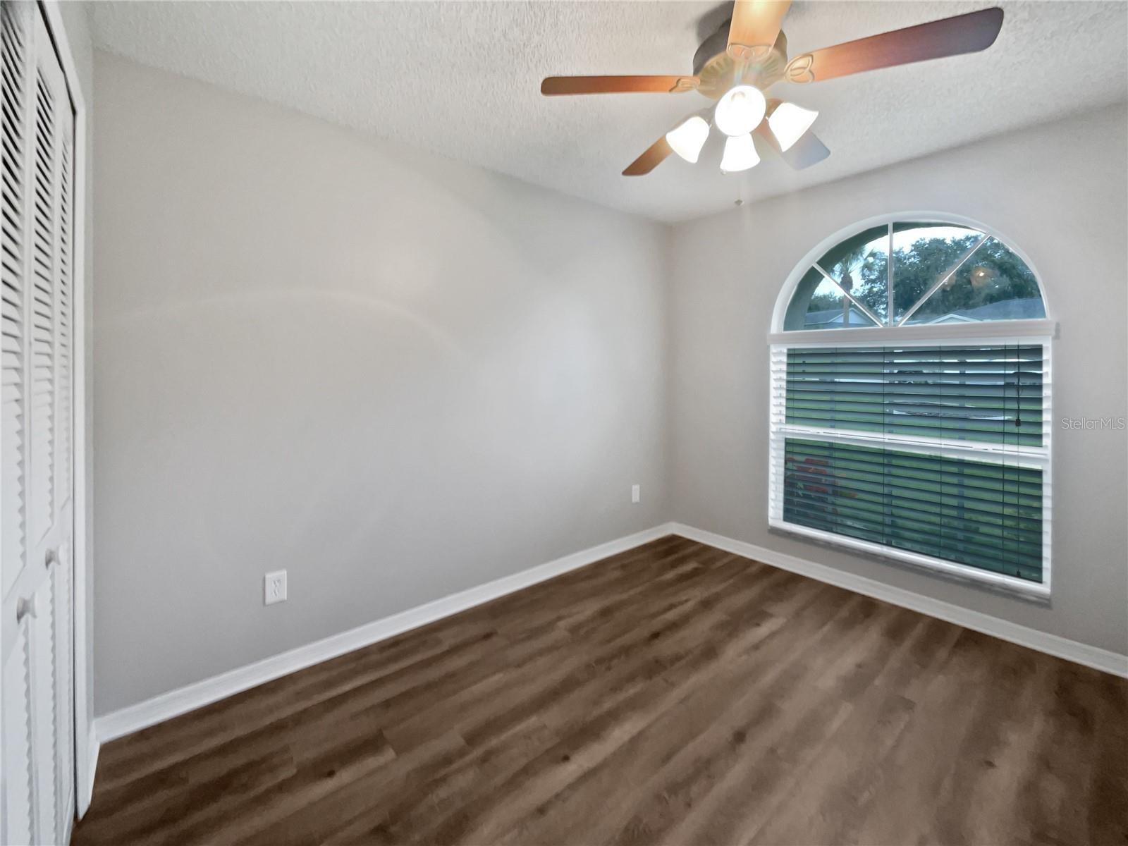 Image 21 of 25 For 15912 Lake Orienta Court