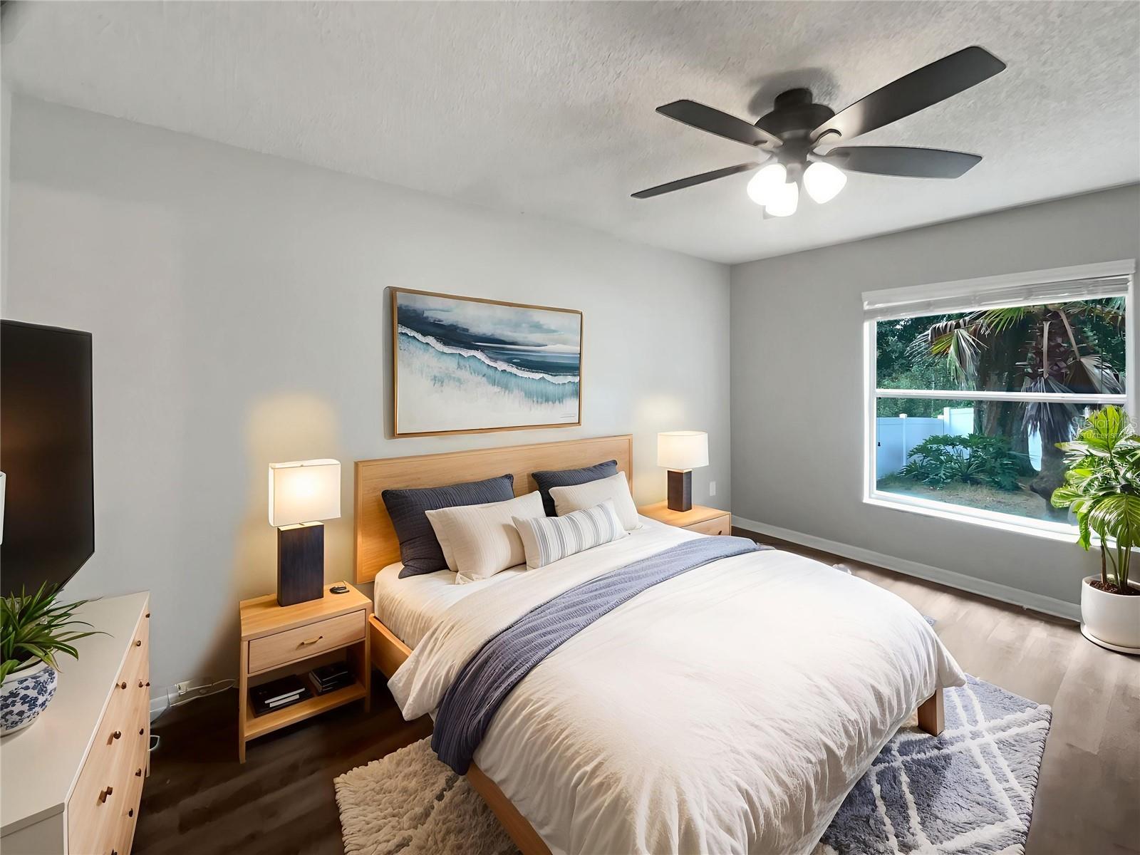 Image 4 of 25 For 15912 Lake Orienta Court