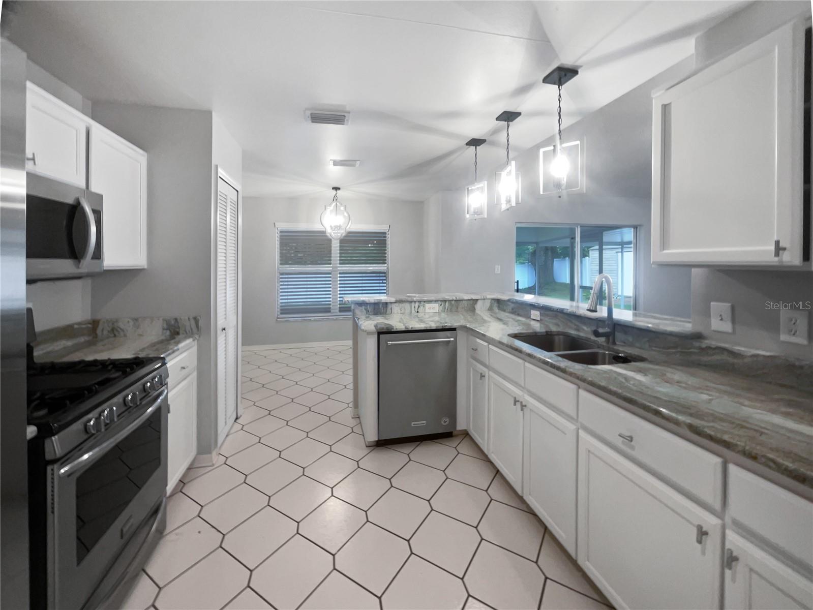 Image 6 of 25 For 15912 Lake Orienta Court