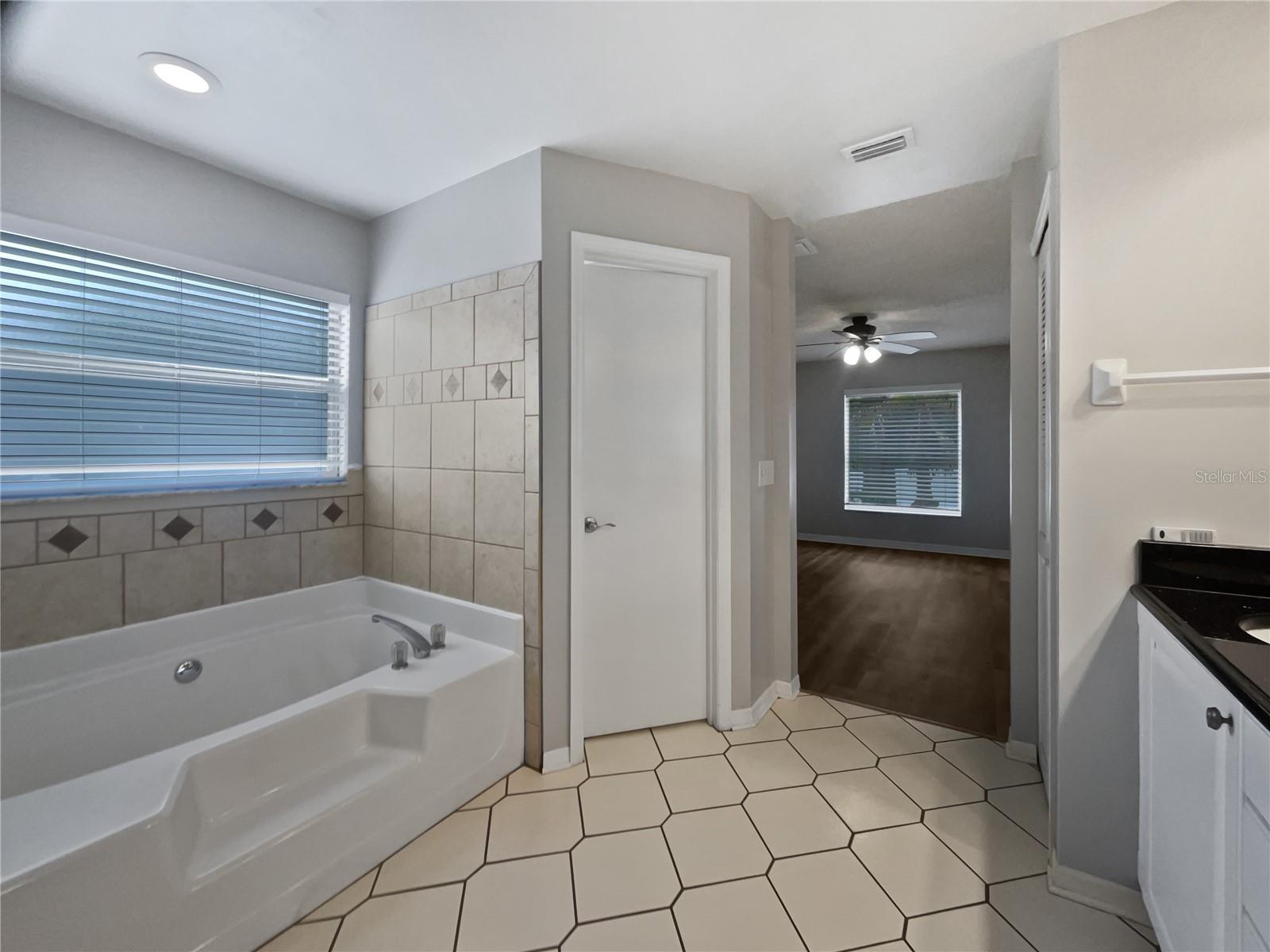 Image 7 of 25 For 15912 Lake Orienta Court