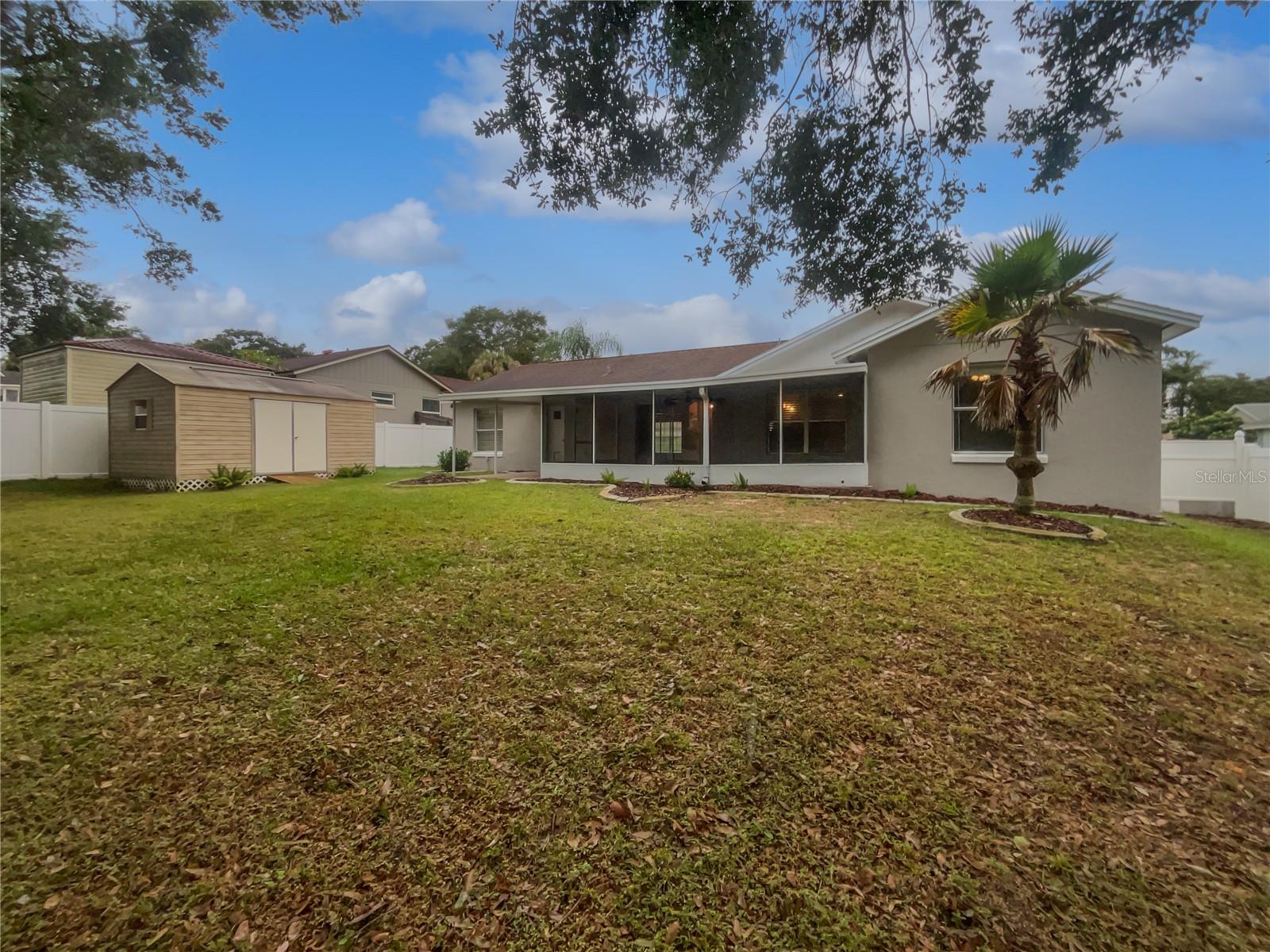 Image 8 of 25 For 15912 Lake Orienta Court