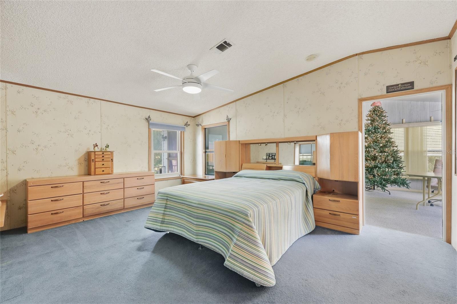 Image 13 of 33 For 151 Jackson Park Avenue