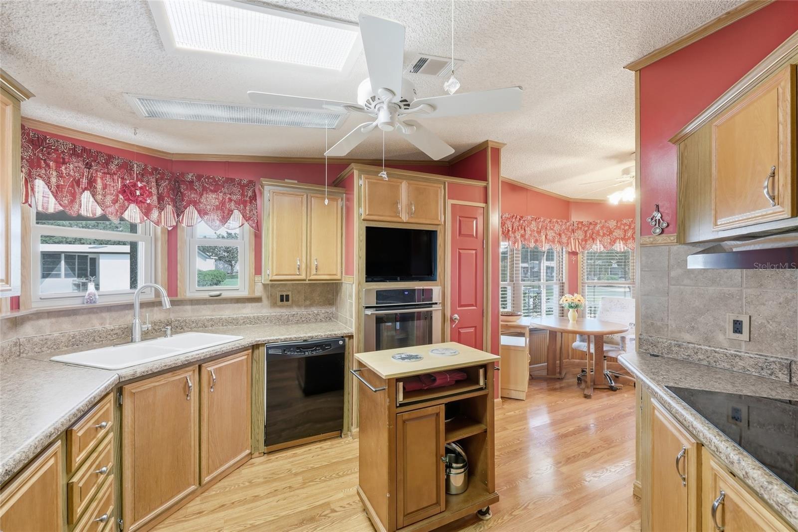 Image 9 of 33 For 151 Jackson Park Avenue