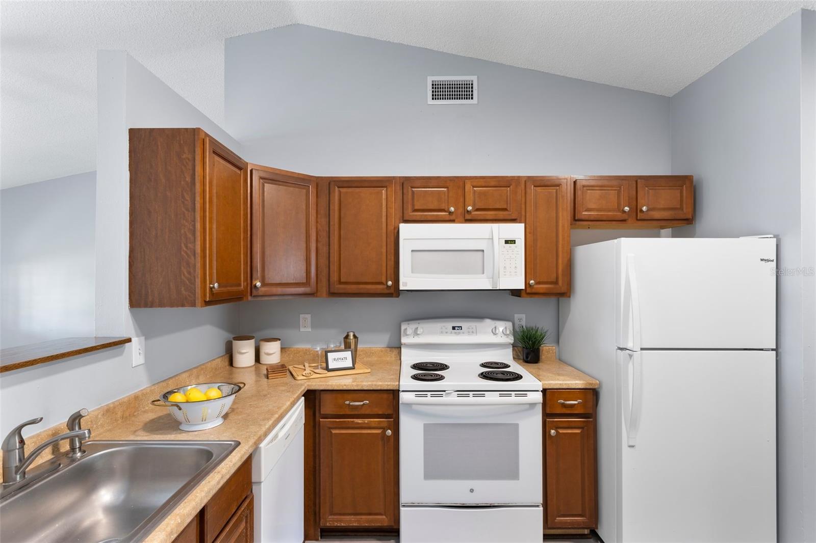 Image 20 of 49 For 1498 Hendren Drive