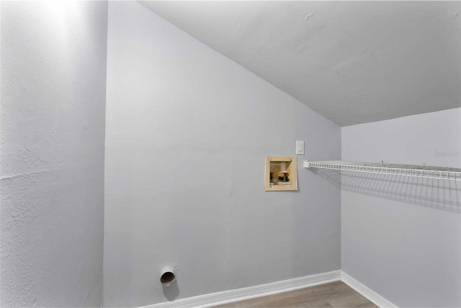 Image 22 of 49 For 1498 Hendren Drive