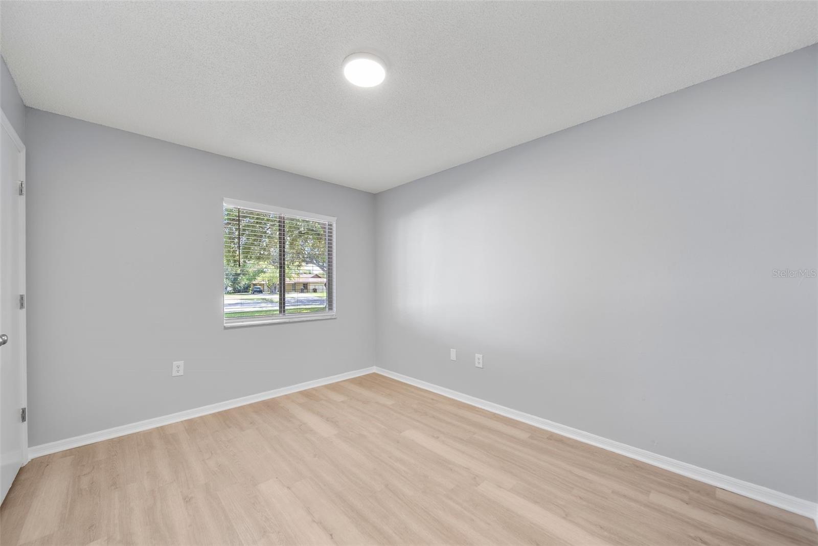 Image 28 of 49 For 1498 Hendren Drive