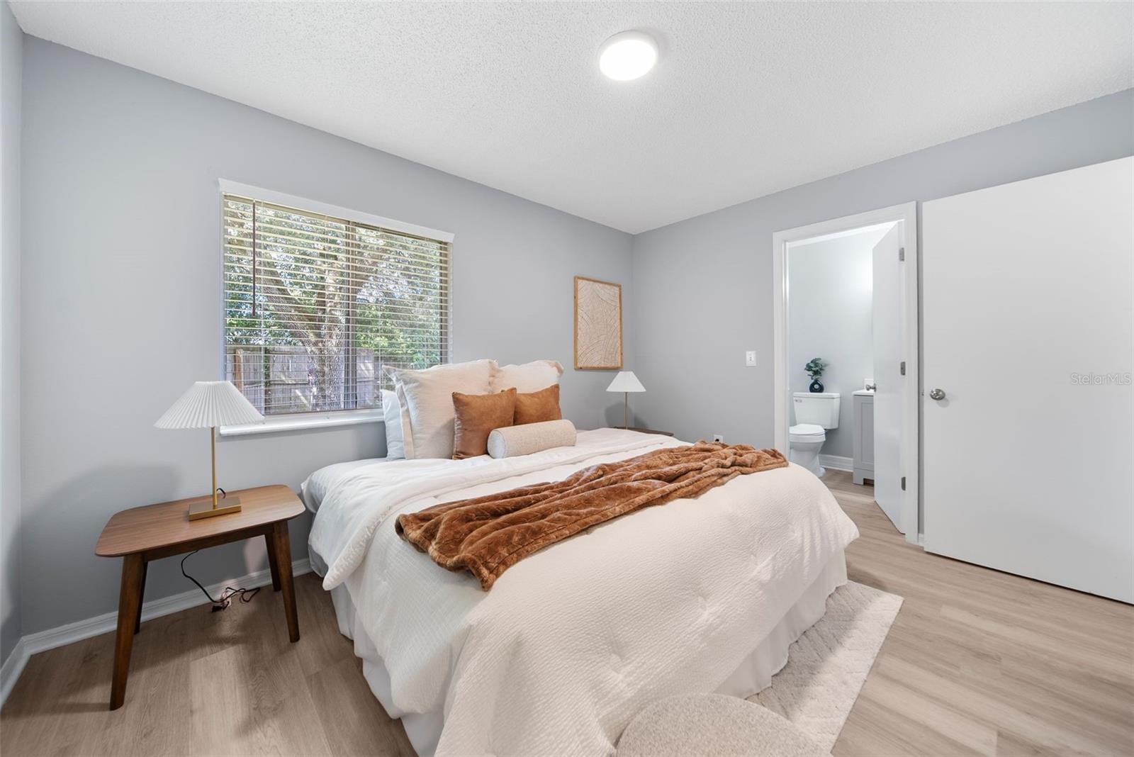 Image 32 of 49 For 1498 Hendren Drive