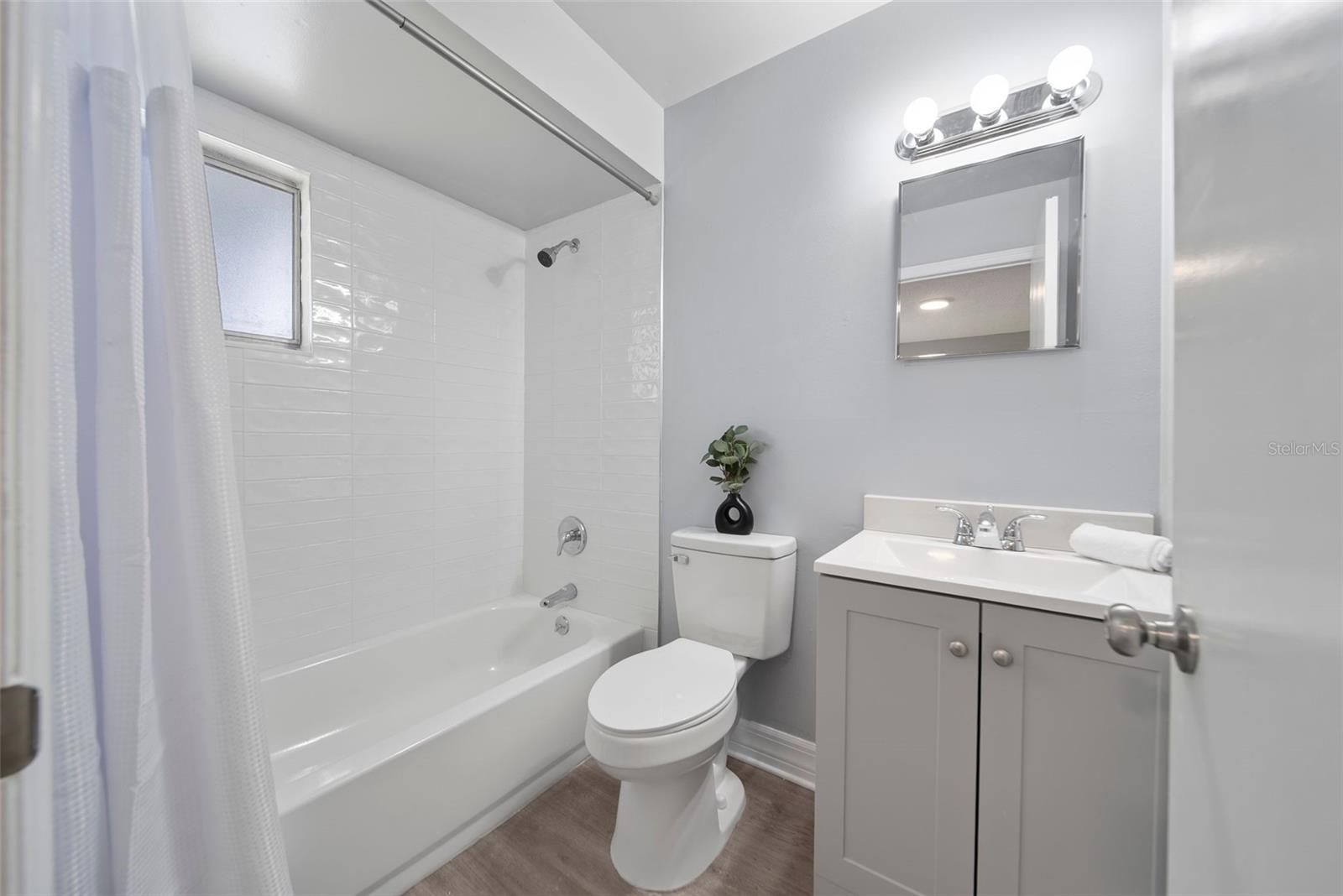 Image 33 of 49 For 1498 Hendren Drive