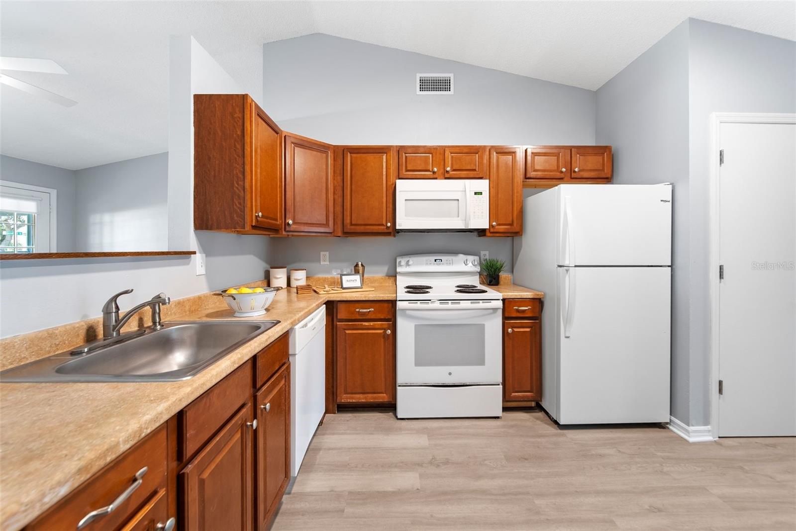 Image 35 of 49 For 1498 Hendren Drive