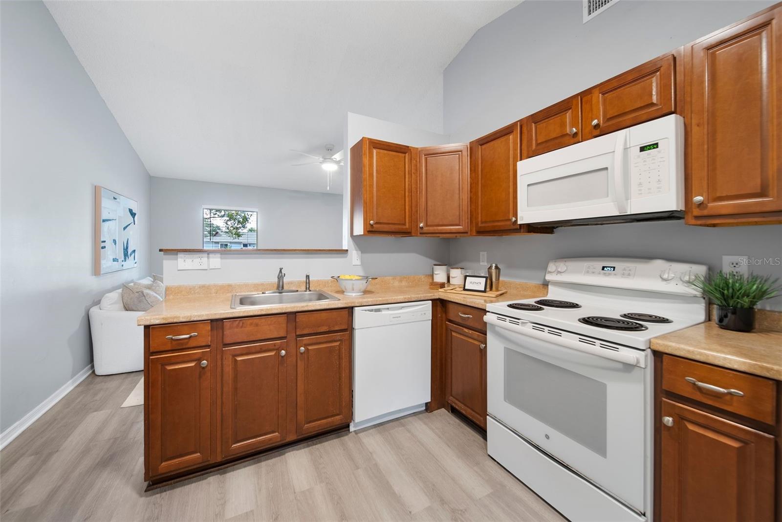 Image 36 of 49 For 1498 Hendren Drive