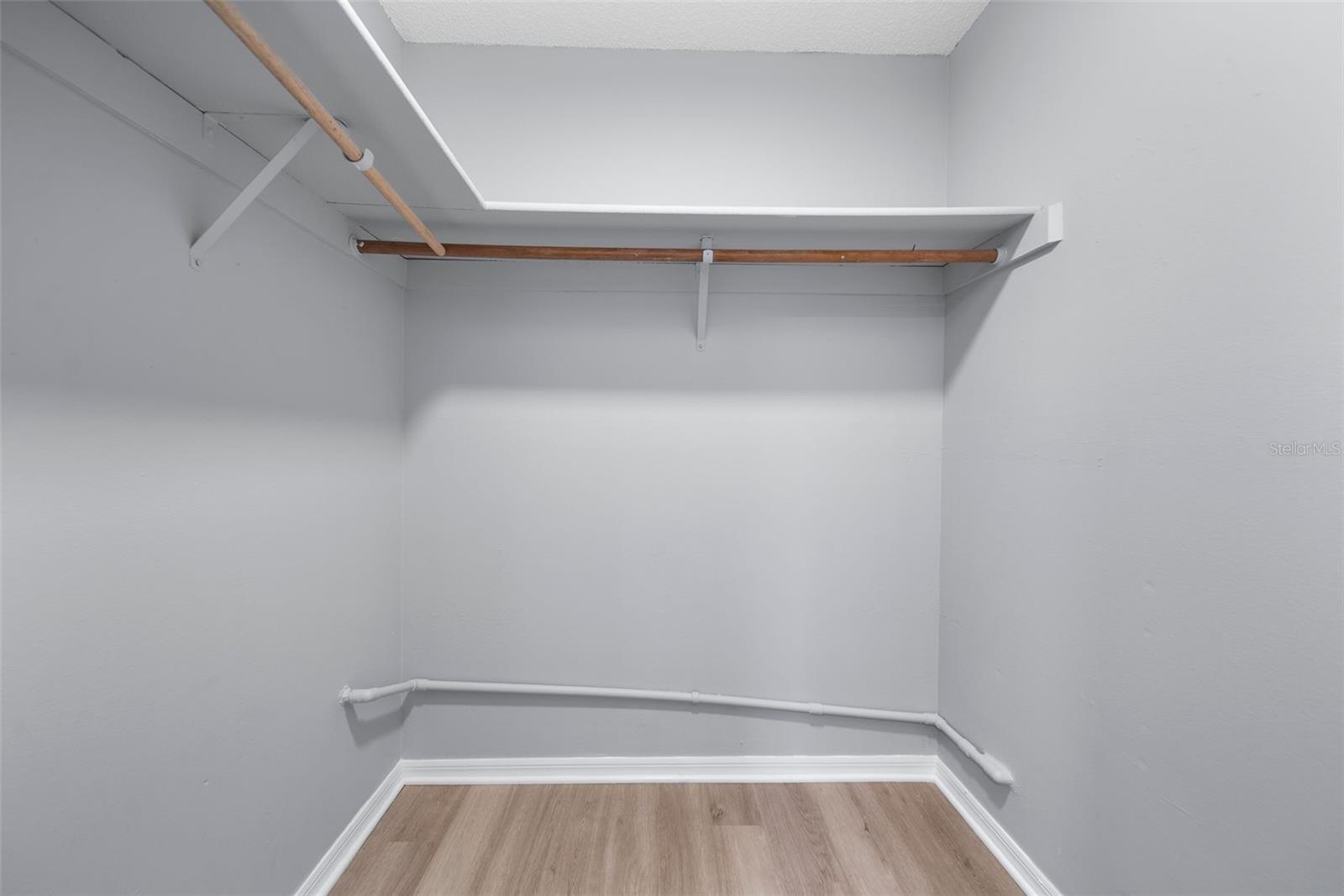 Image 39 of 49 For 1498 Hendren Drive