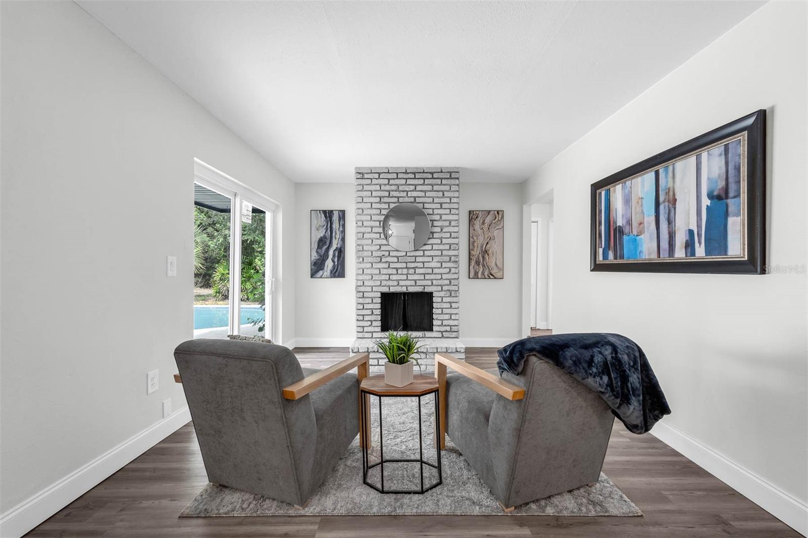 Image 17 of 36 For 112 Des Pinar Lane