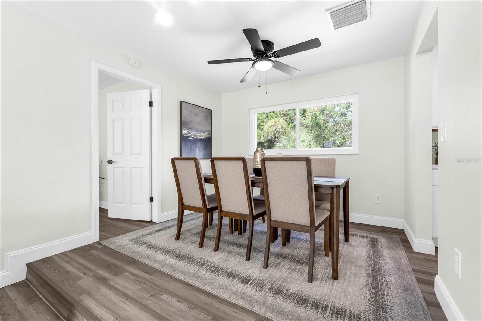 Image 9 of 36 For 112 Des Pinar Lane