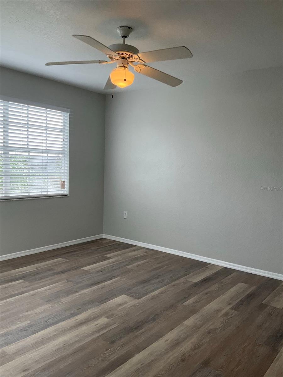 Image 10 of 12 For 13815 Fairway Island Drive 1333