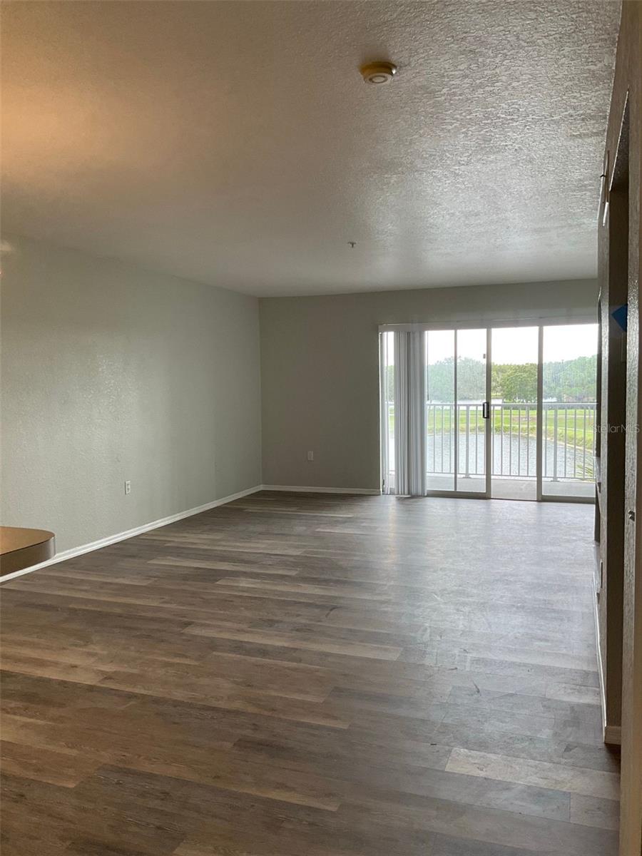 Image 5 of 12 For 13815 Fairway Island Drive 1333