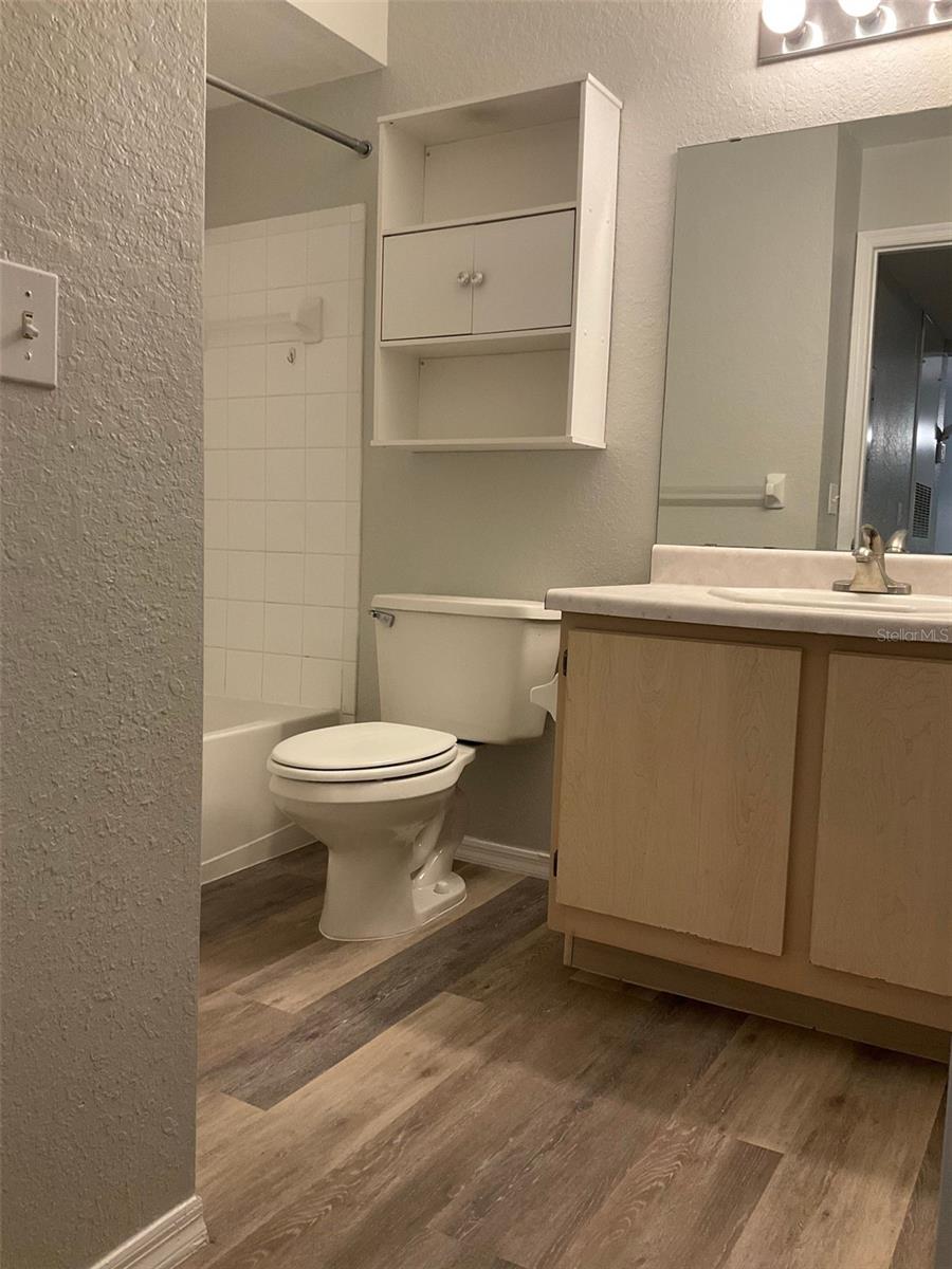 Image 6 of 12 For 13815 Fairway Island Drive 1333