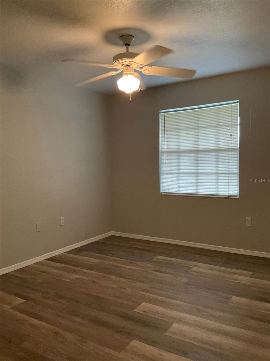 Image 7 of 12 For 13815 Fairway Island Drive 1333