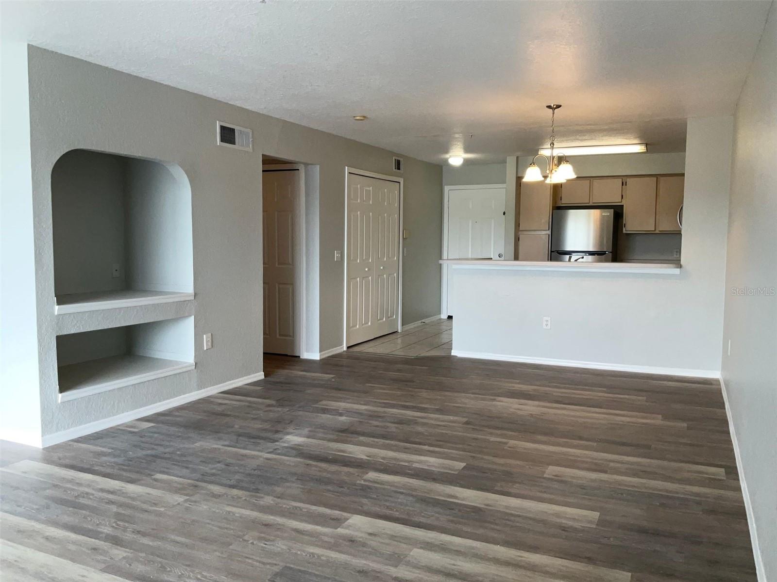 Image 8 of 12 For 13815 Fairway Island Drive 1333