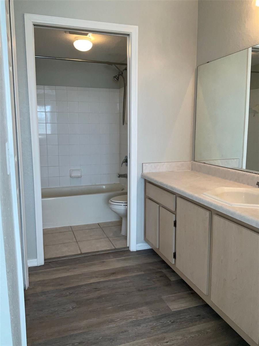 Image 9 of 12 For 13815 Fairway Island Drive 1333