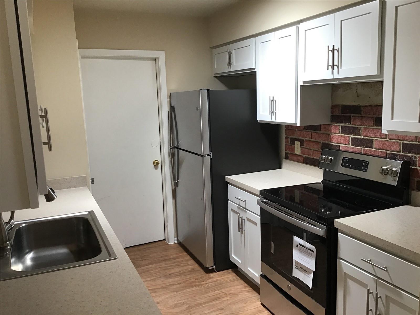 Image 3 of 20 For 7024 Chaucer Lane